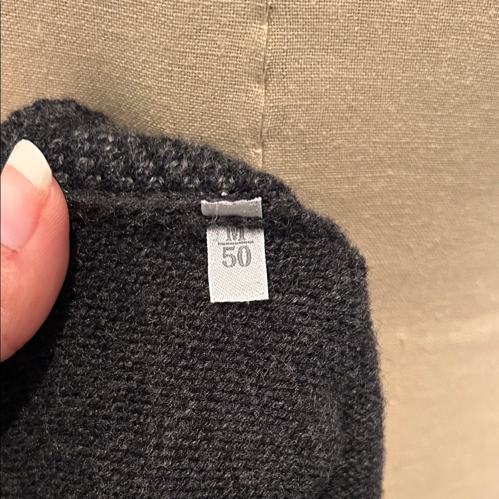 Ermenegildo Zegna Black and Gray V-Neck Cashmere Sweater - Picture 8 of 8